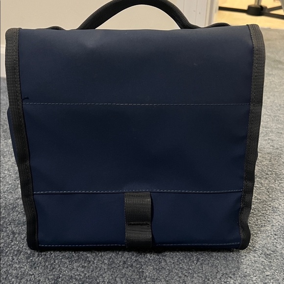 YETI Navy Blue Daytrip Lunch Bag - Picture 2 of 4